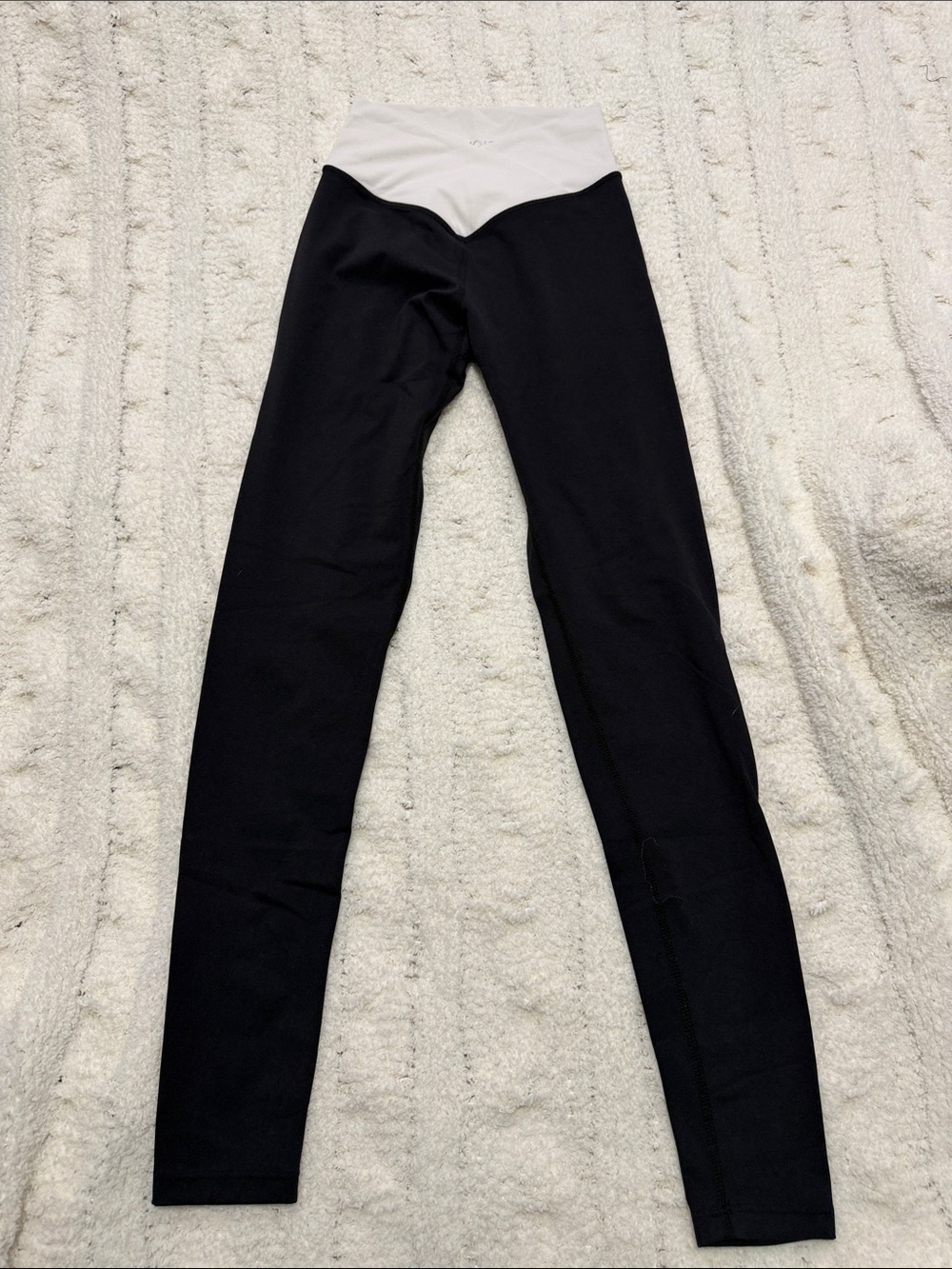 High-Waist Black Leggings with Cream Waistband - Everyday Comfort